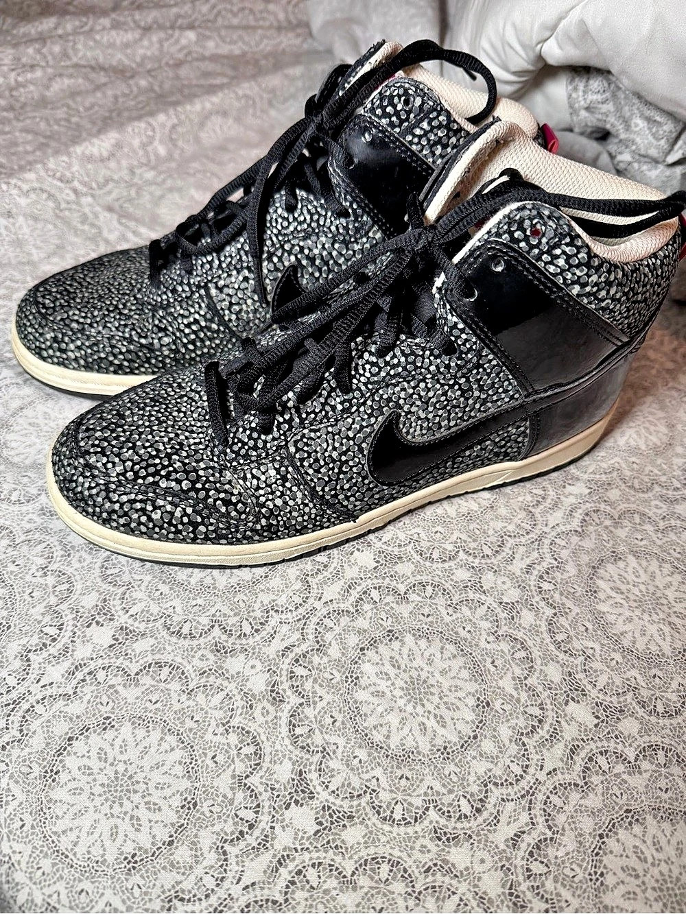 Nike Dunk High-Top Sneakers in Black, White , fuschia
